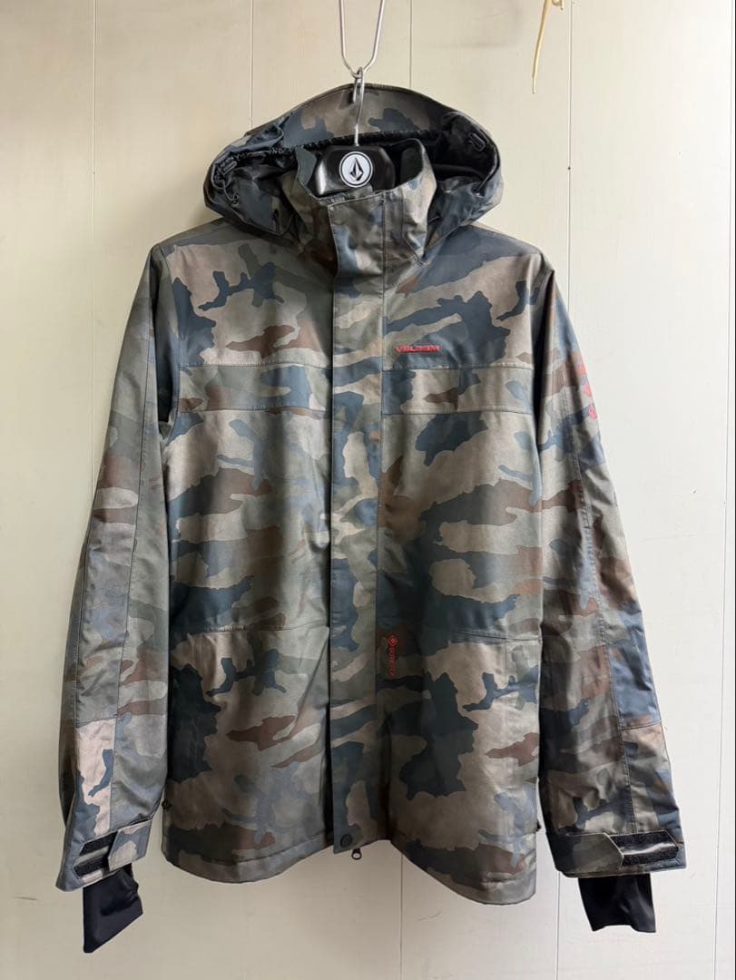 【VOLCOM】STONE ゴアテックスジャケット(迷彩スノーボードジャケット)