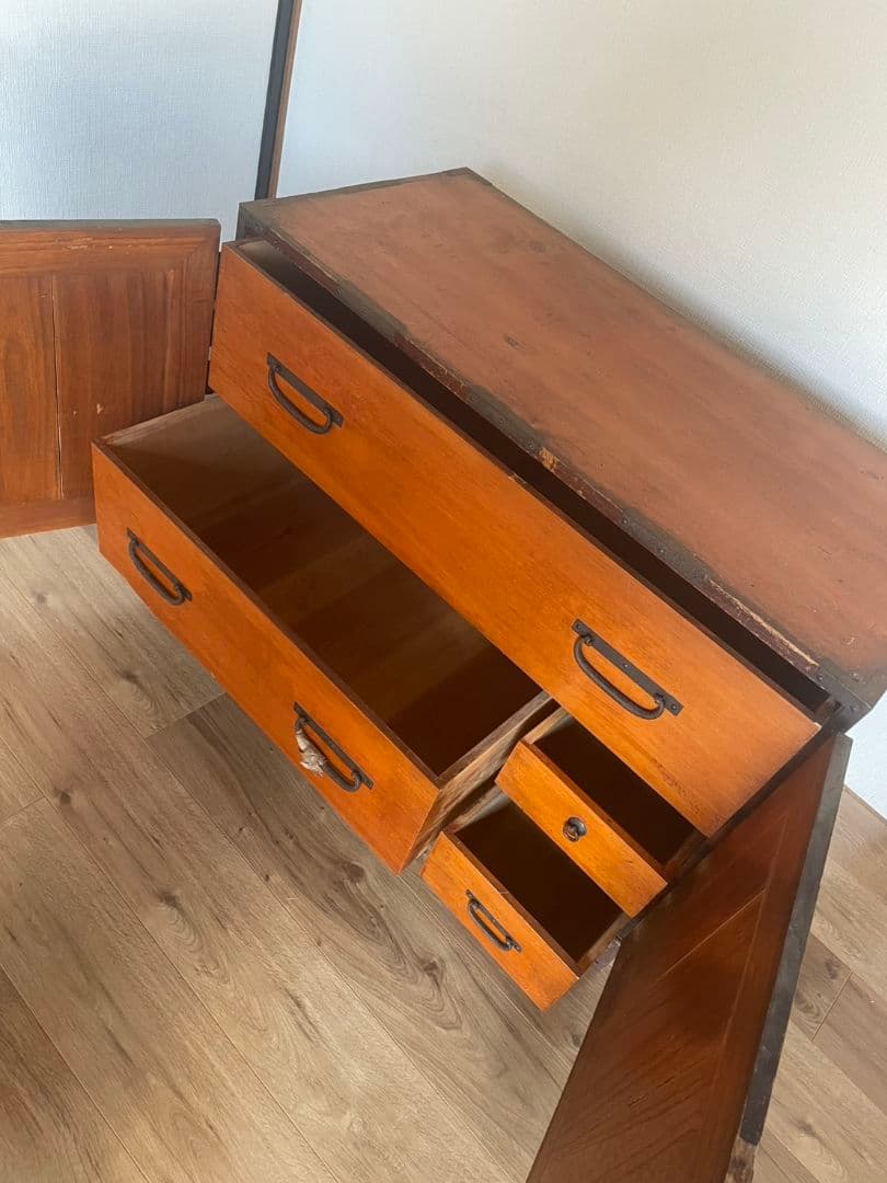 伝統的な和風木製箪笥 引き出し付きレア