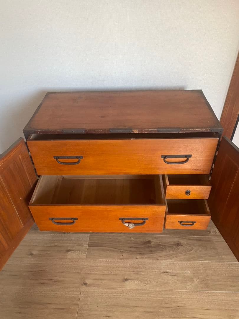 伝統的な和風木製箪笥 引き出し付きレア