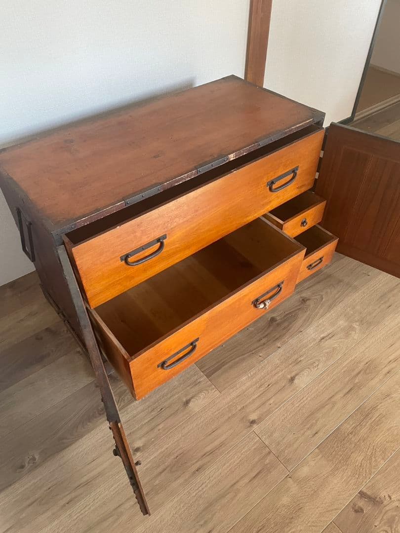 伝統的な和風木製箪笥 引き出し付きレア