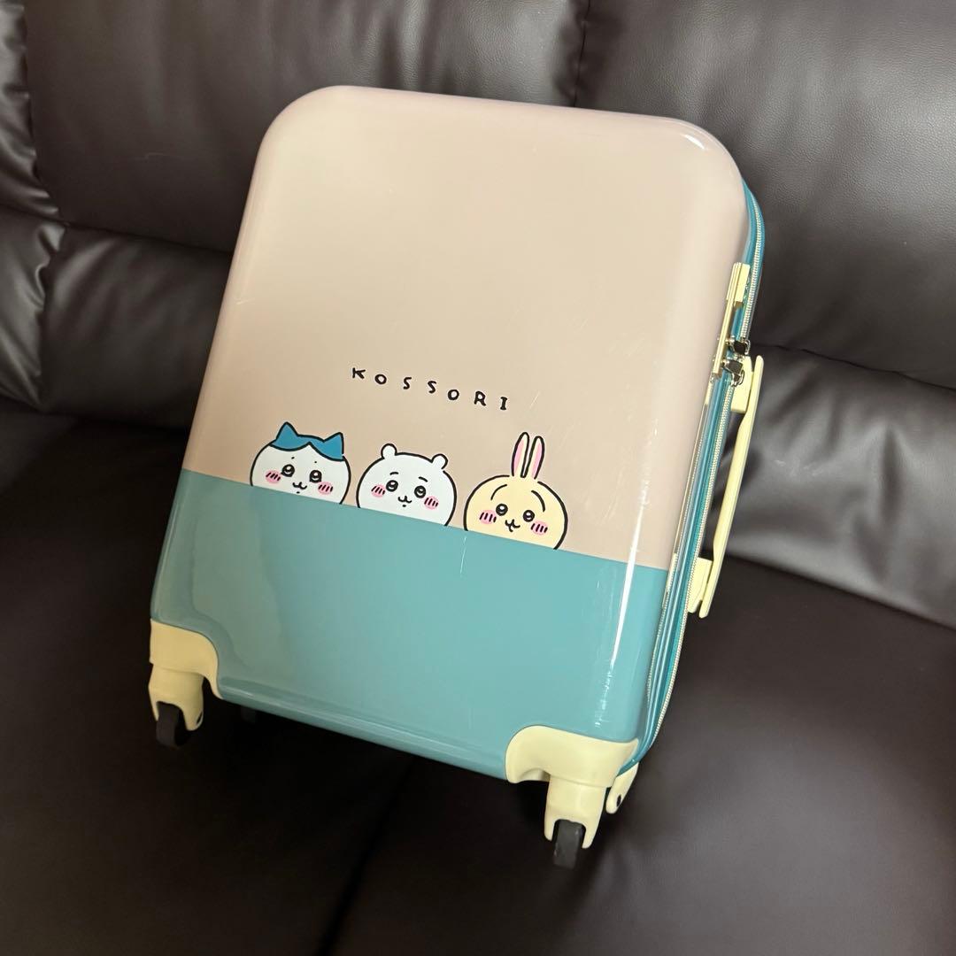 ちいかわ　キャリーケース スーツケース　kossori 缶バッジ付き