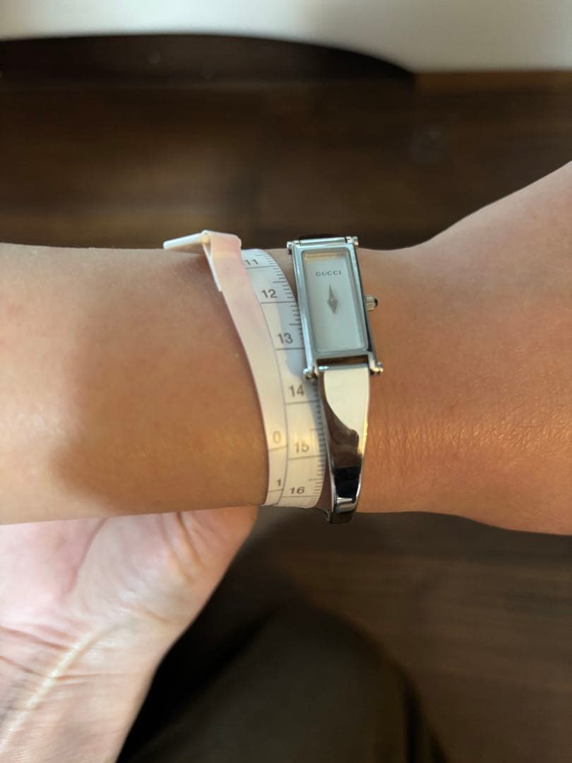 【GUCCI】腕時計　バングル　シルバー