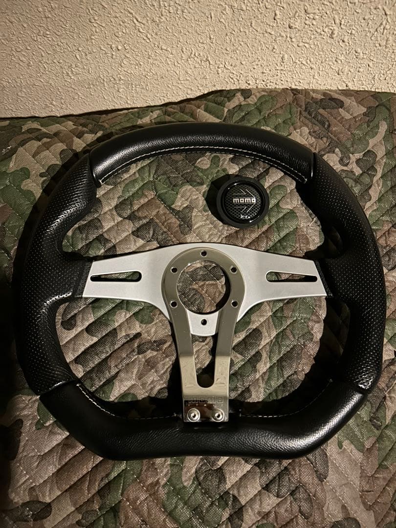 momo ステアリング trek R 350mm ブラック