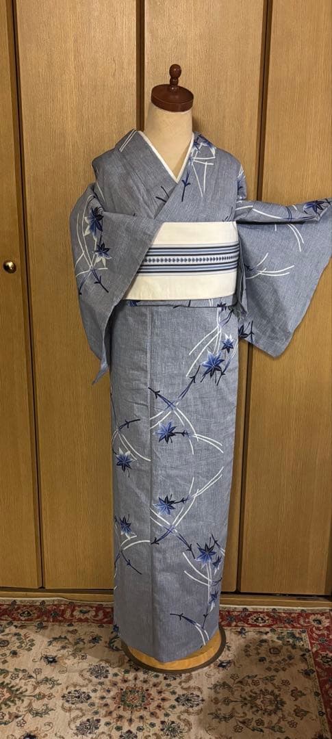 青みグレー地　紅葉と松葉文様 綿紬　大人の高級浴衣　竺仙調 ゆったりサイズ