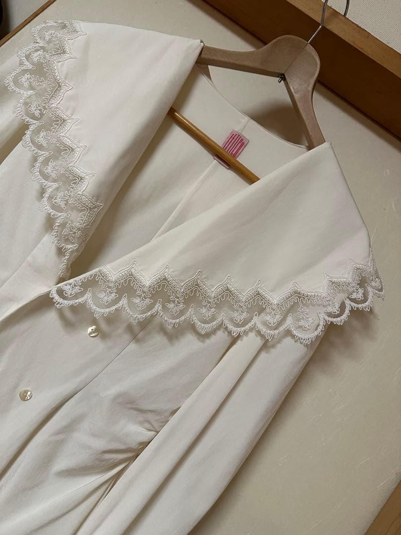 トップス FLORAL EMBROIDERED BLOUSE fetico