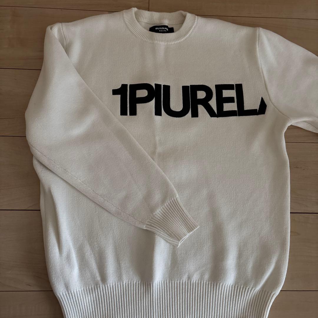 1PIU1UGUALE3 RELAXホワイトニットセーター