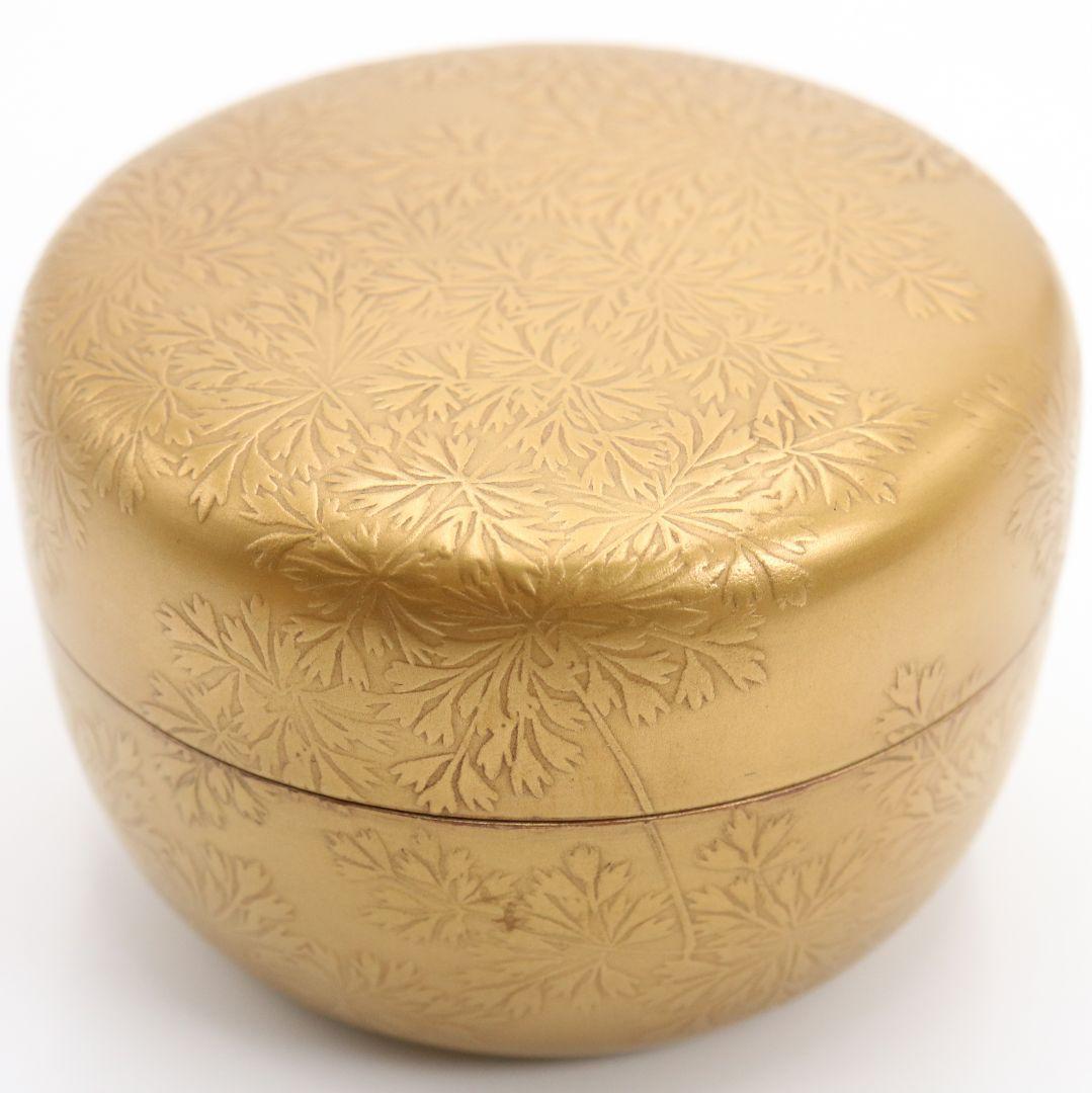 粉溜 花文平棗 しのぶ金蒔絵 金梨子地 時代箱　M998