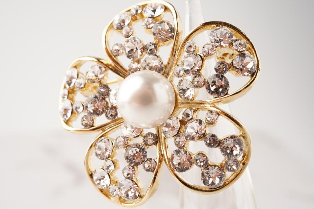 Rene ルネ パール お花 フラワーモチーフ クリスタルブローチ 中 ビジュー