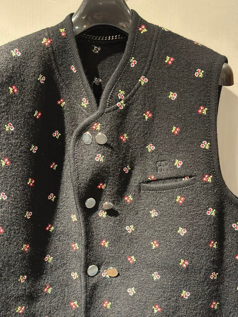 RIER WALKER GILLETブラック花柄ベスト