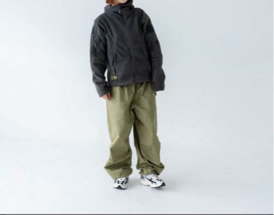 スージョ　フリースジャケット