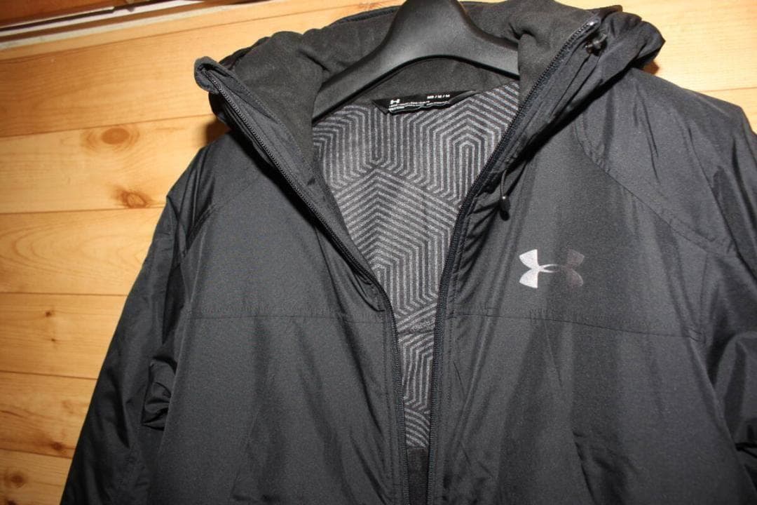 MD　黒　アンダーアーマー中綿入りウインドブレーカーベンチコート 1305629