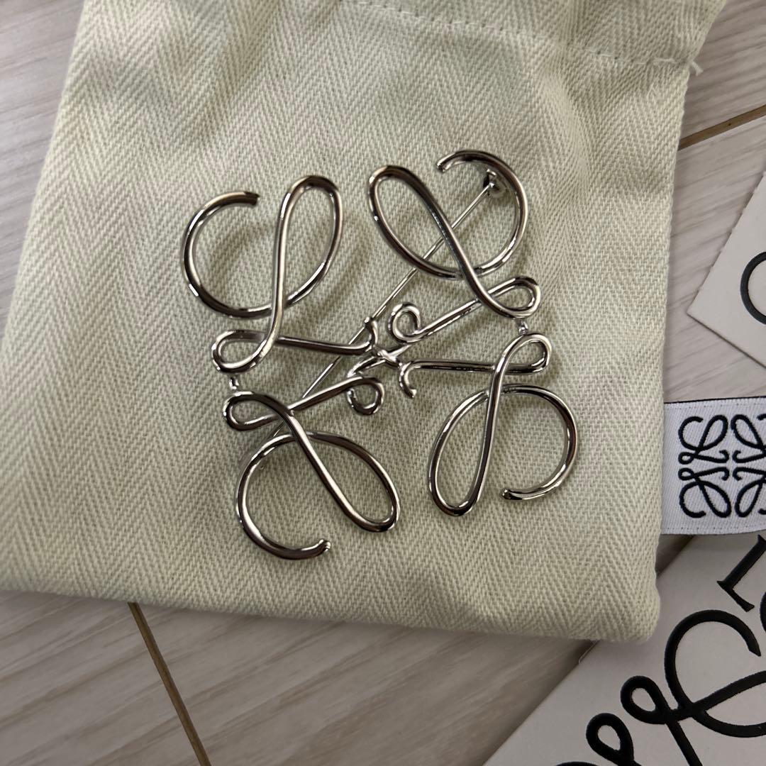 LOEWE ブローチ
