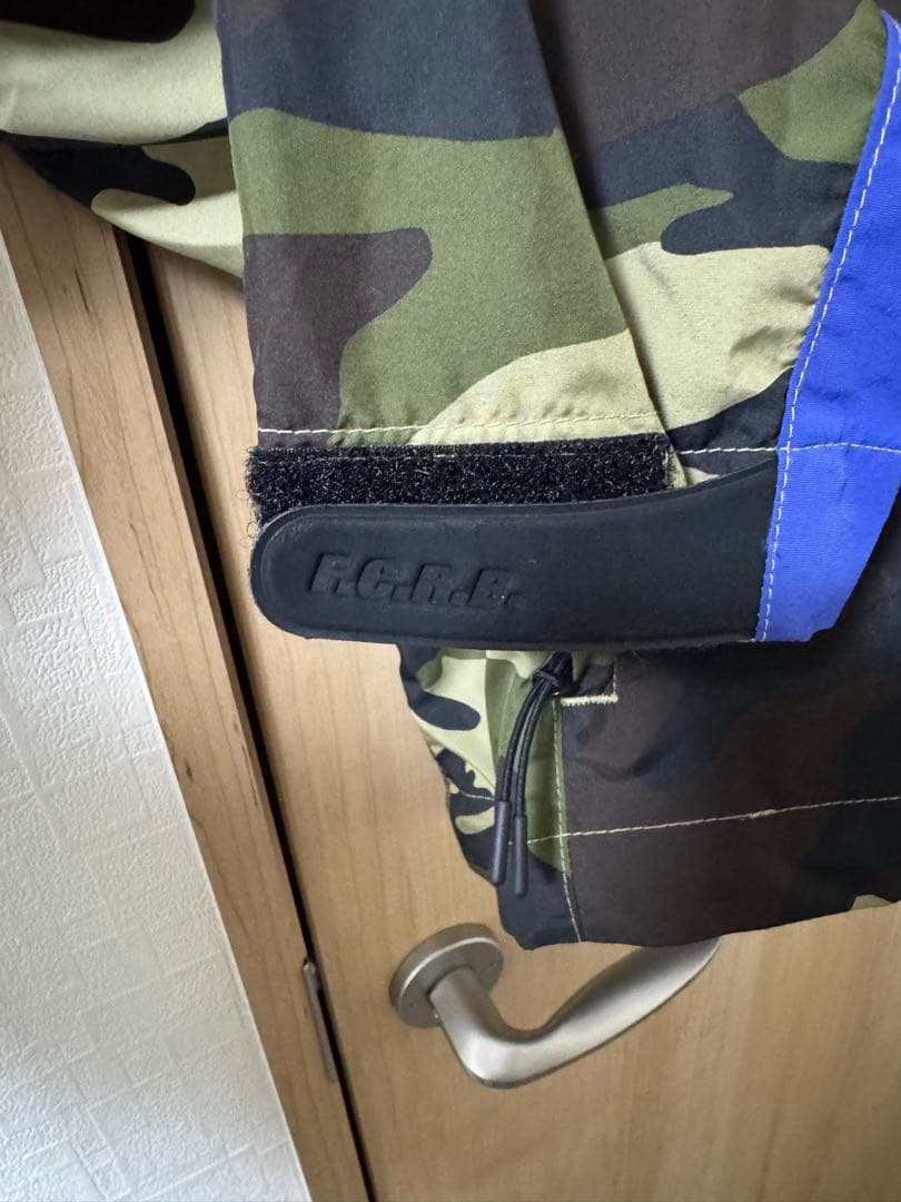 FCRB カモフラ フード付きナイロンジャケット