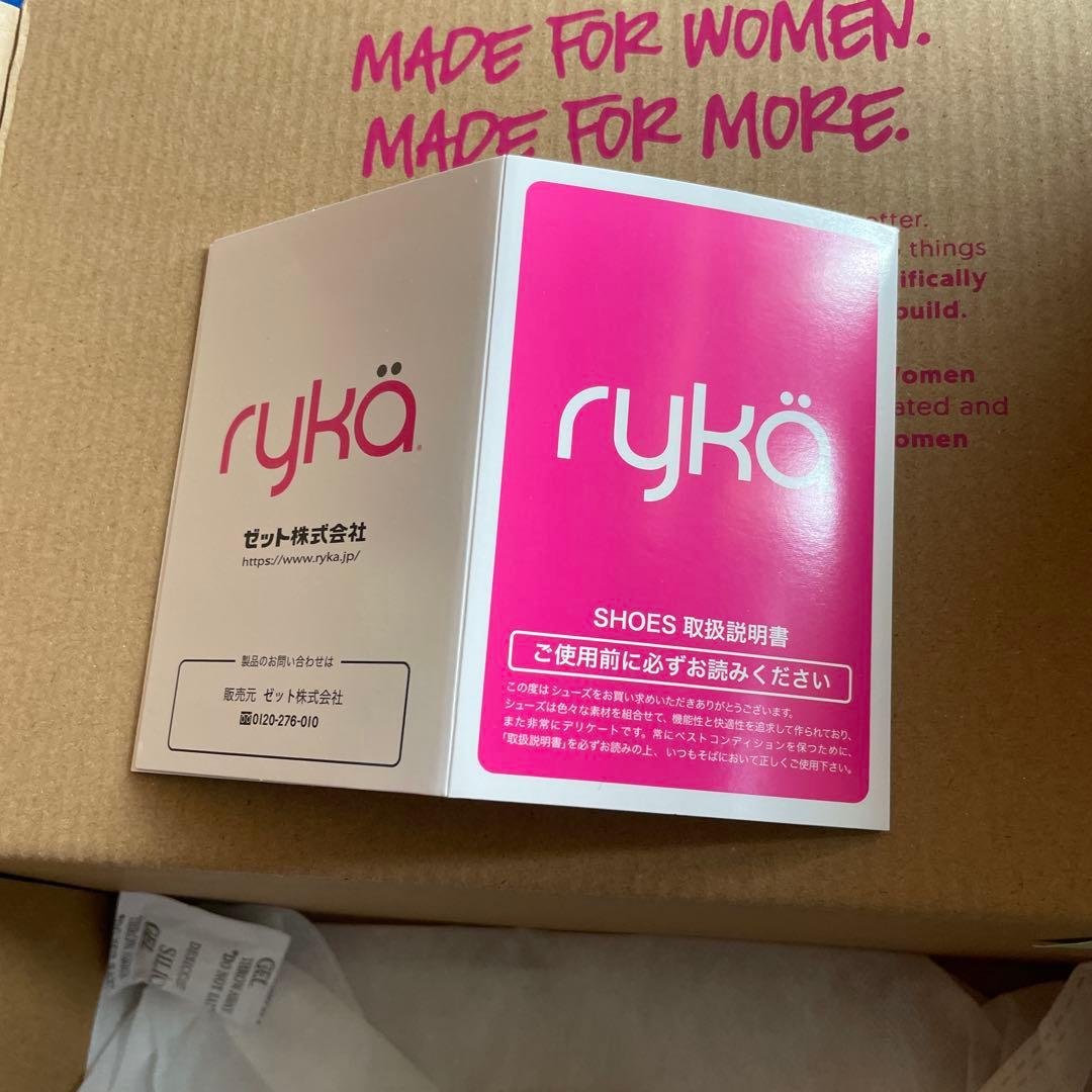 ライカ　　　　　　　　　　トレーニングシューズ ホワイト/ゴールド