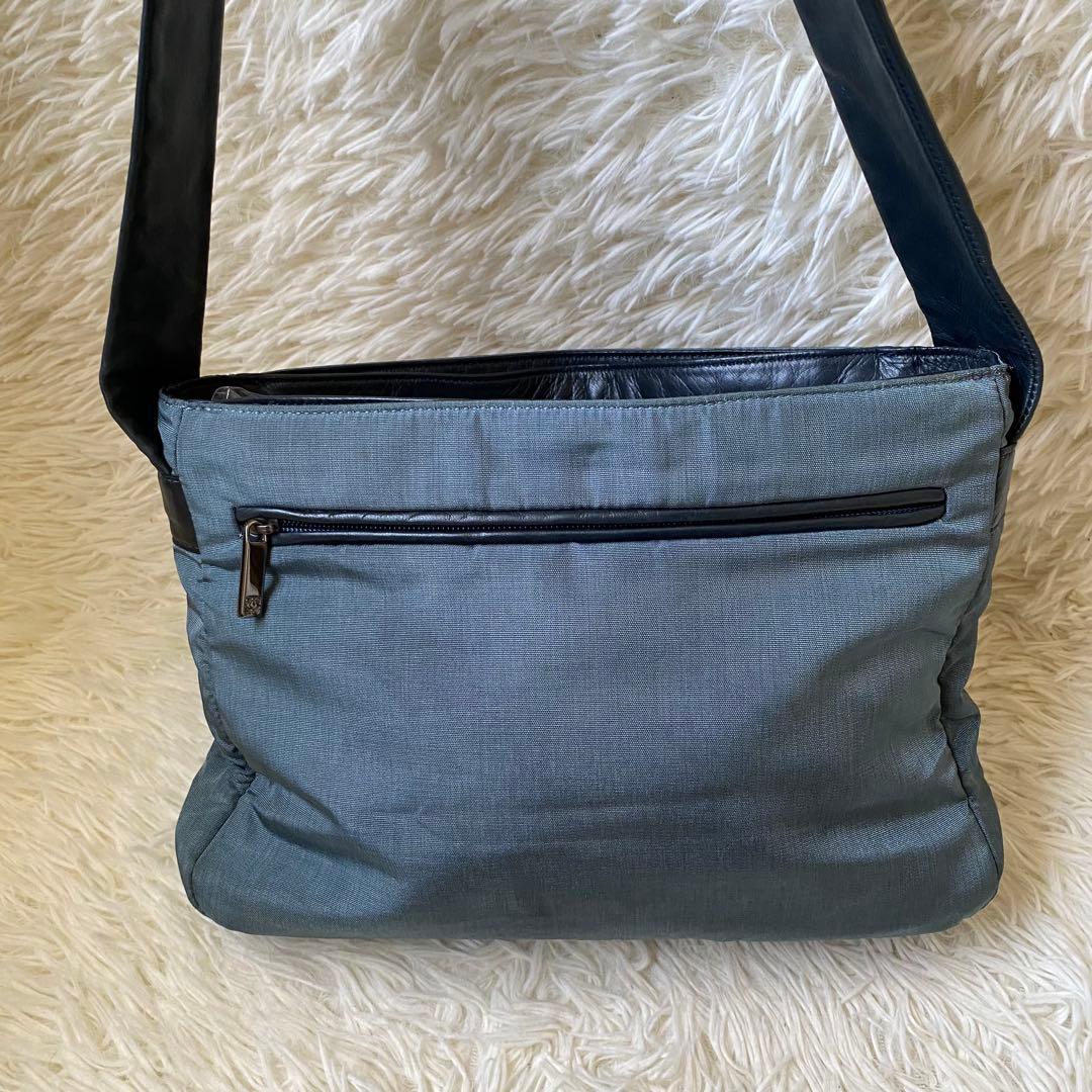 ロエベ ショルダーバック レザー