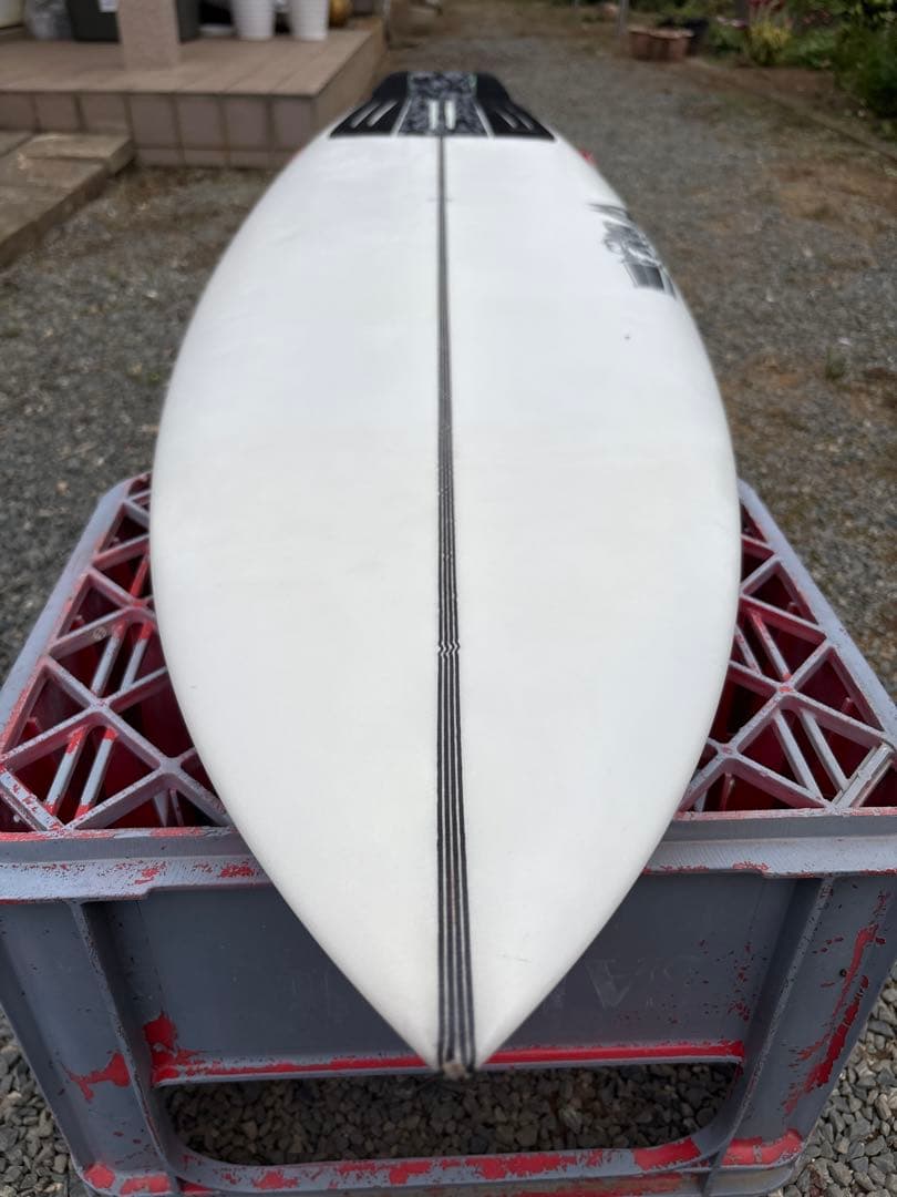 送料込 美品 JSサーフボード monsta8 5'8\"