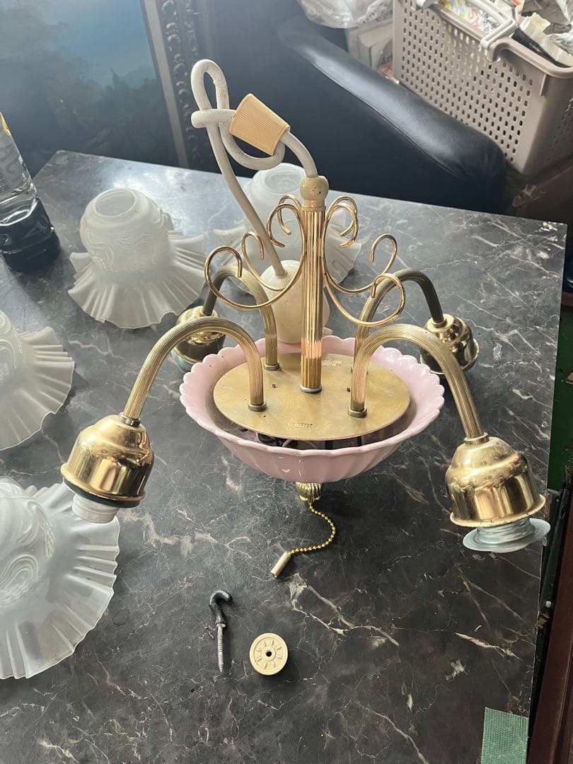 昭和レトロシャンデリア、レトロシャンデリア、陶器とガラスホヤのシャンデリア