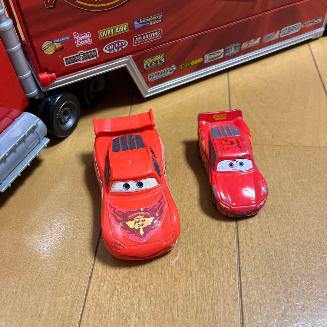 トミカ　カーズ　たくさんのせよう大きなマック　おまけ　ミニカー13台など