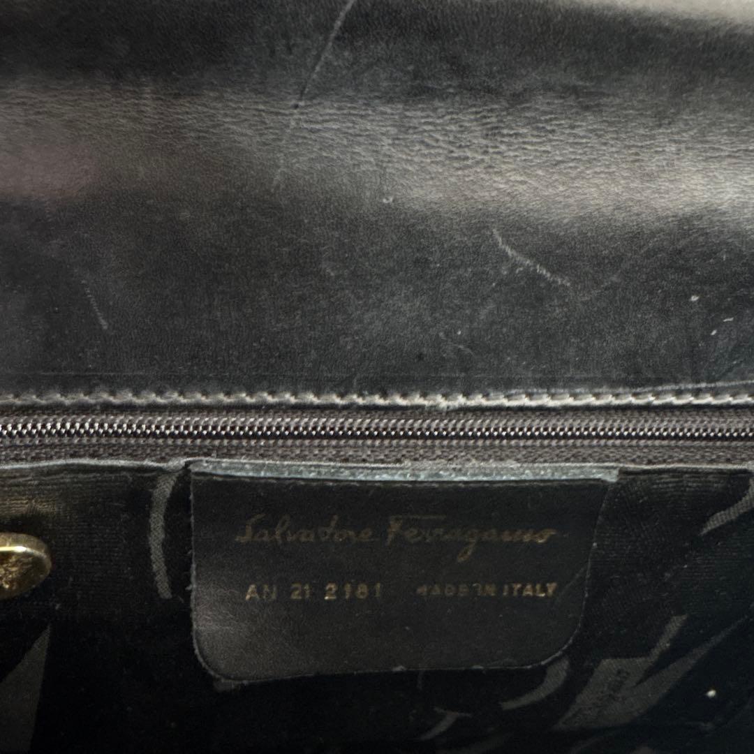 フェラガモショルダーハンドバッグ