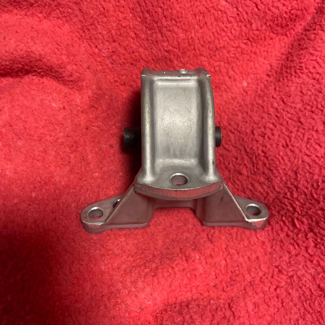 NISSAN ラシーン エンジンマウントインシュレーター 11210-1M900