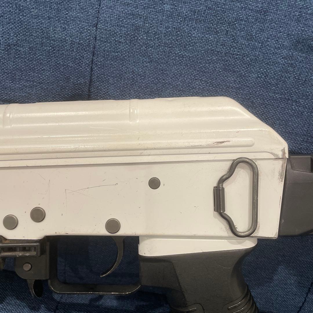 次世代電動ガン ホワイトストーム　 マガジン2本付き