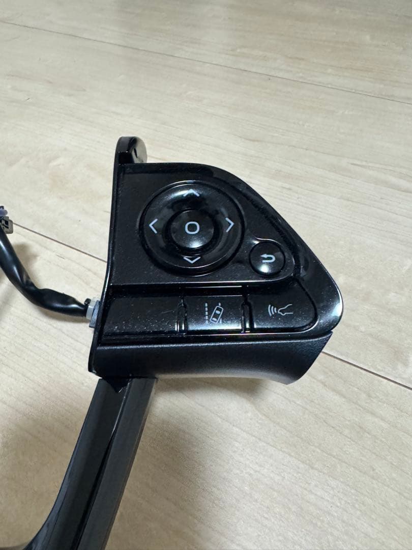 プリウス　50 後期　ステアリング　スイッチ