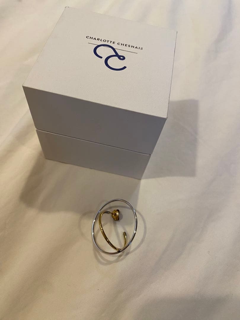 Charlotte Chesnais Saturn フープピアス（片耳）