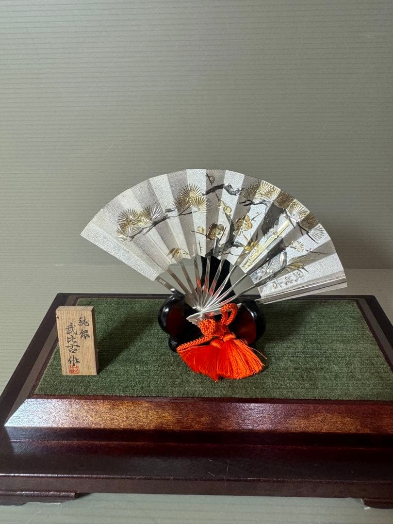 2726 武比古作 純銀　松竹梅　扇　置物　ガラスケース付