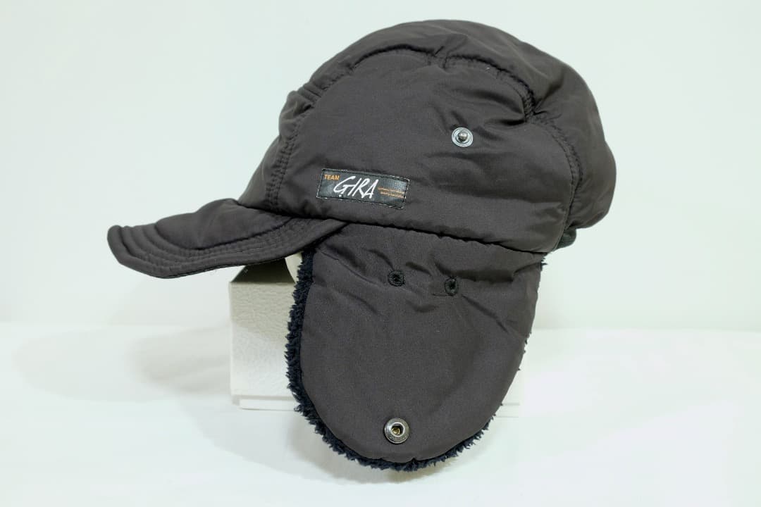 undercover TEAM GIRA 中綿ボアフライトキャップ