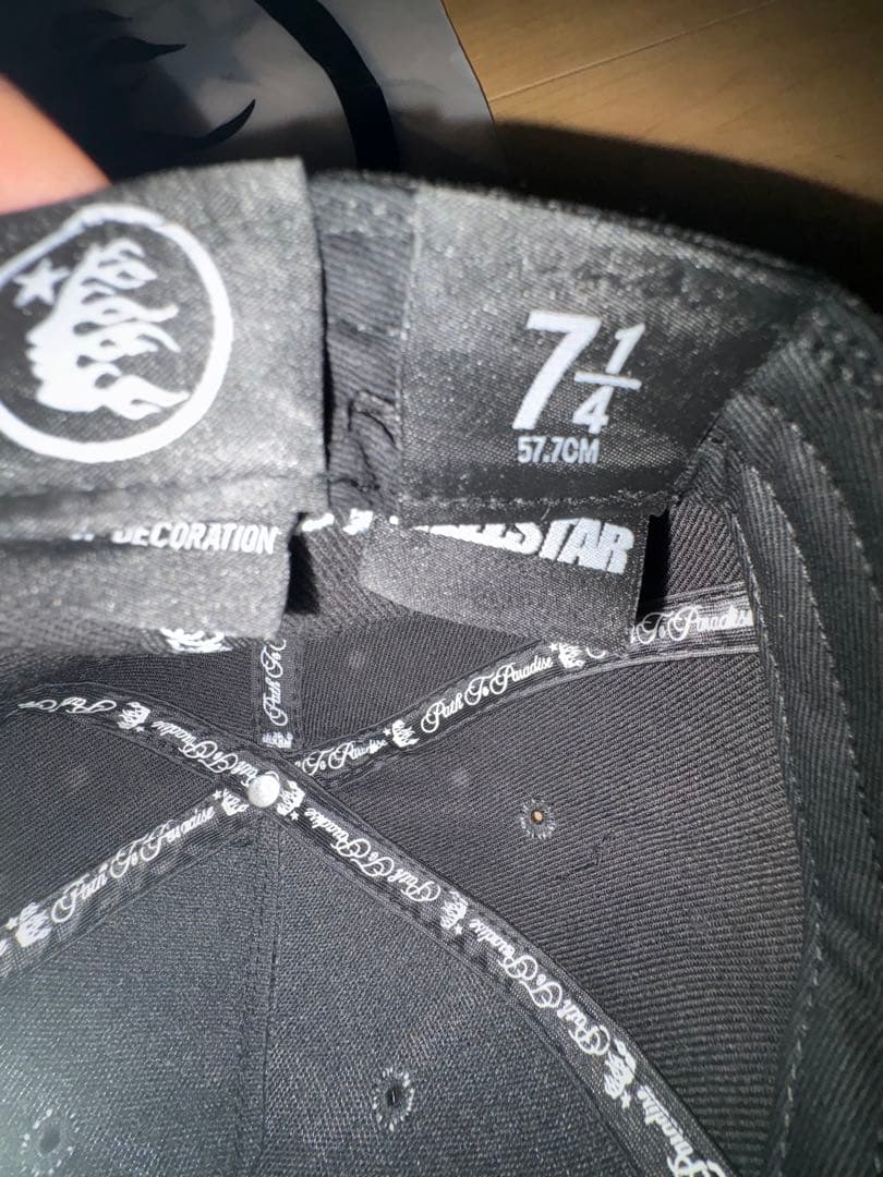 ビー　HELLSTAR(※タグ参照)BLACK キャップ