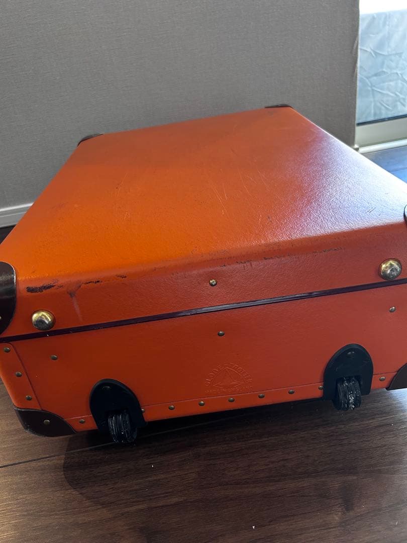 グローブトロッター　スーツケース　オレンジ　機内持ち込みサイズ