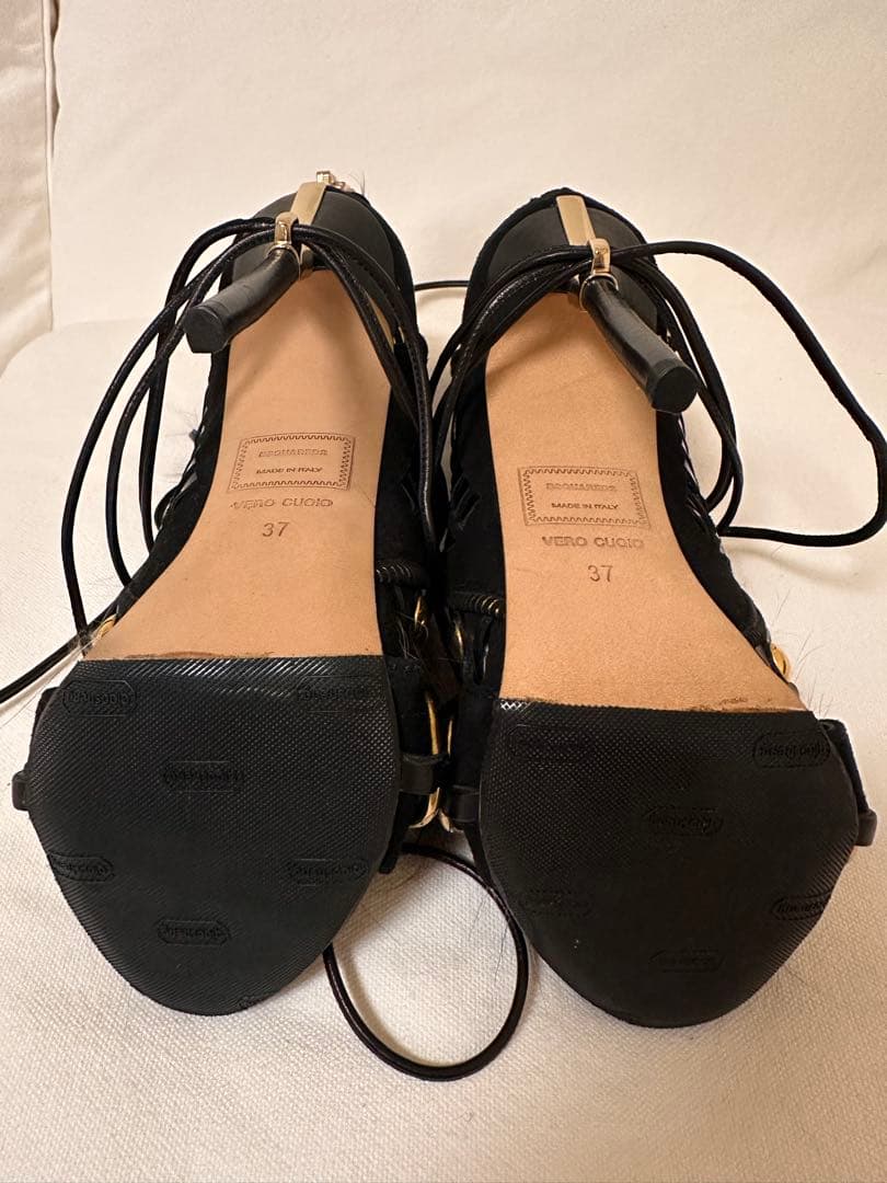 ファー付きレースアップサンダル