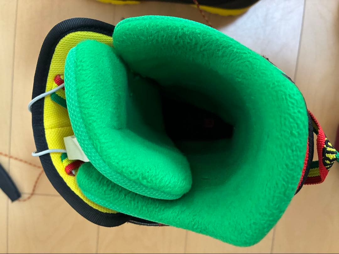 スノーボードブーツ ブラック/グリーン/イエロー