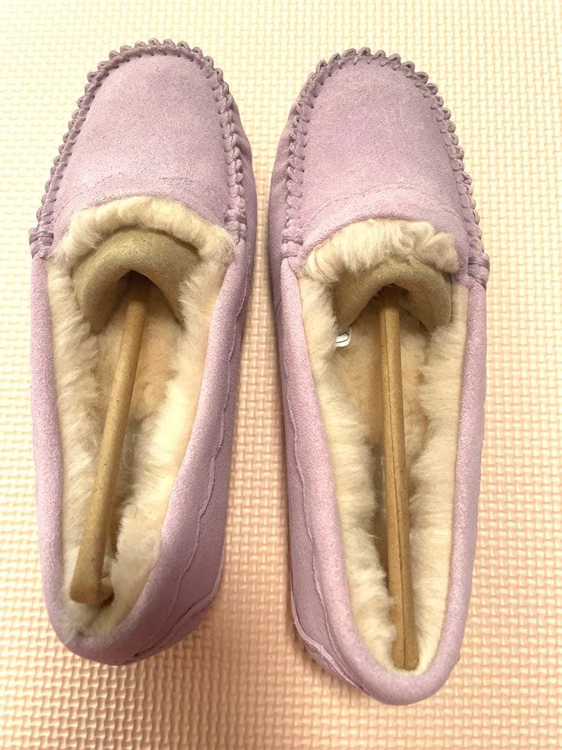 【新品】UGG モカシン シープスキン スリッポン 22cm