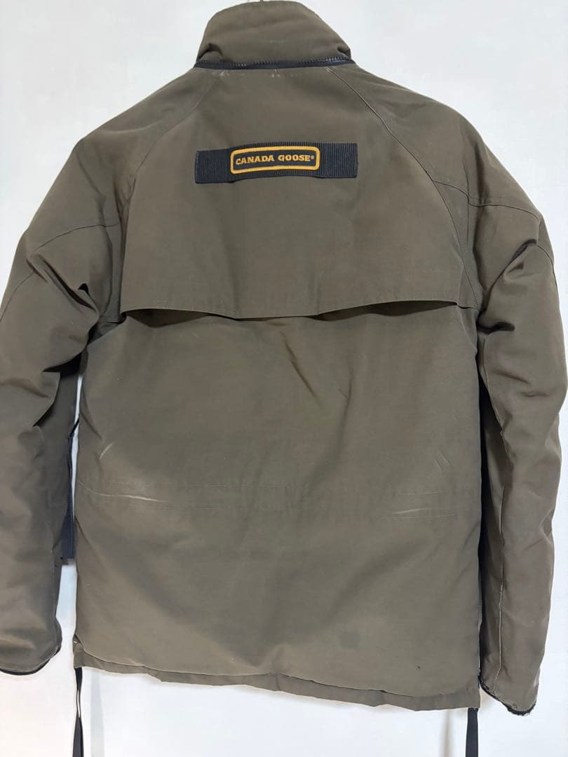   ダウンジャケット KAMLOOPSカムループス　カーキ