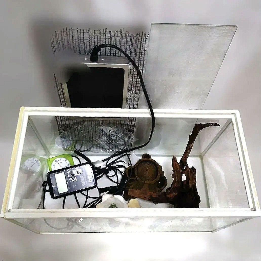 全て中古　 50センチ水槽　+　暖突ヒーター　流木、温湿計　貝殻など