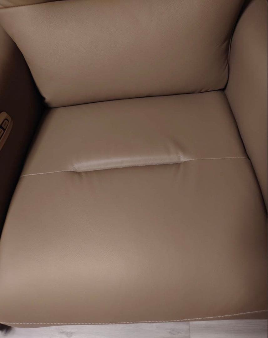 美品　ニトリ 電動リクライニングパーソナルチェアLE01-2