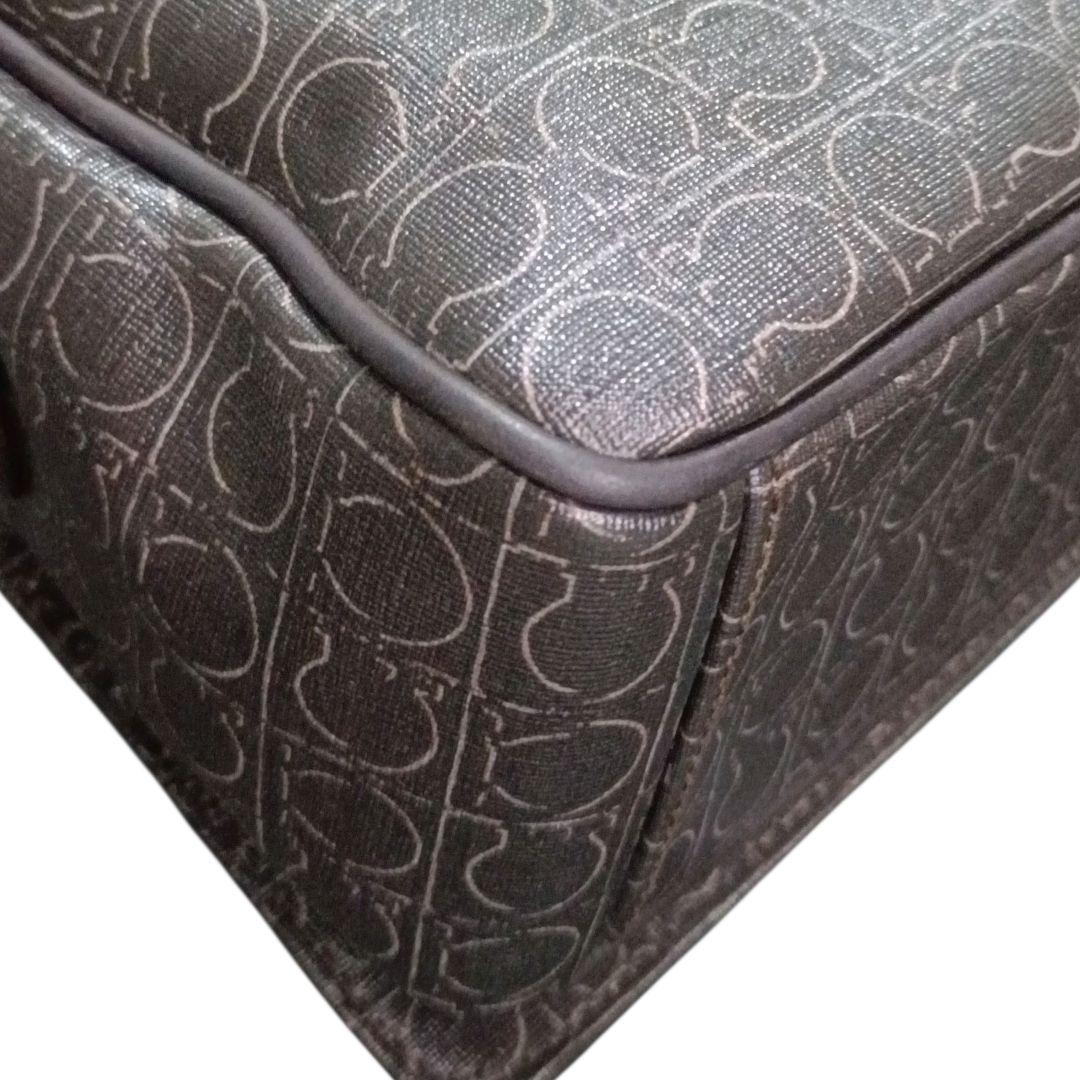 ✨Salvatore Ferragamo ガンチーニ総柄 メッセンジャーバッグ