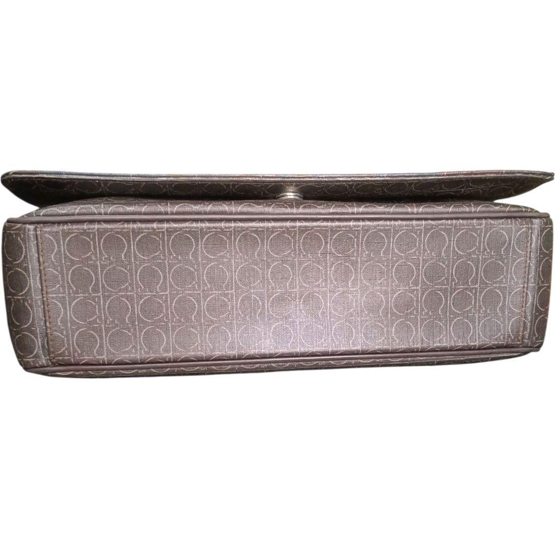 ✨Salvatore Ferragamo ガンチーニ総柄 メッセンジャーバッグ