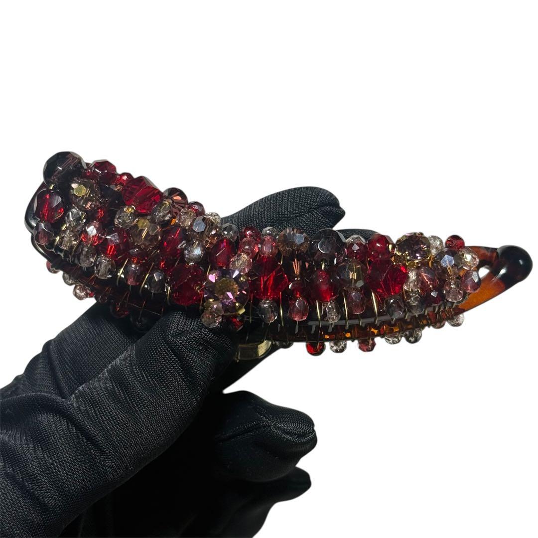 レーヌクロード バナナクリップ クリスタルビーズ 赤系　高級ヘアアクセサリー