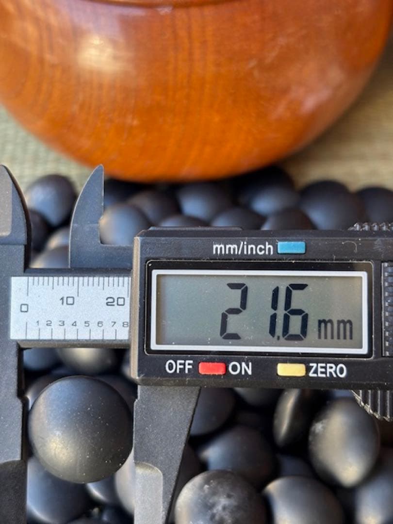 い*ぬ様 碁石蛤白石厚み約9.4mm那智黒黒石碁笥・碁盤付囲碁道具スワブテ日向本