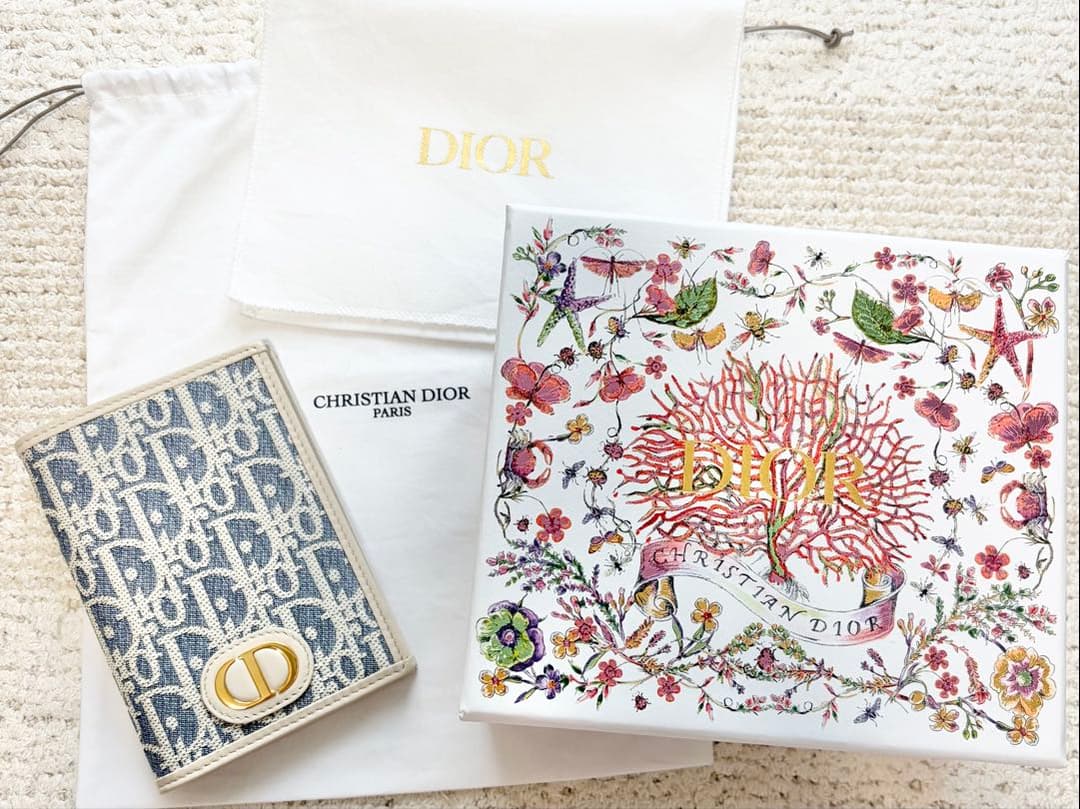 Dior 30Montaigne モンテーニュ　パスポート ケース