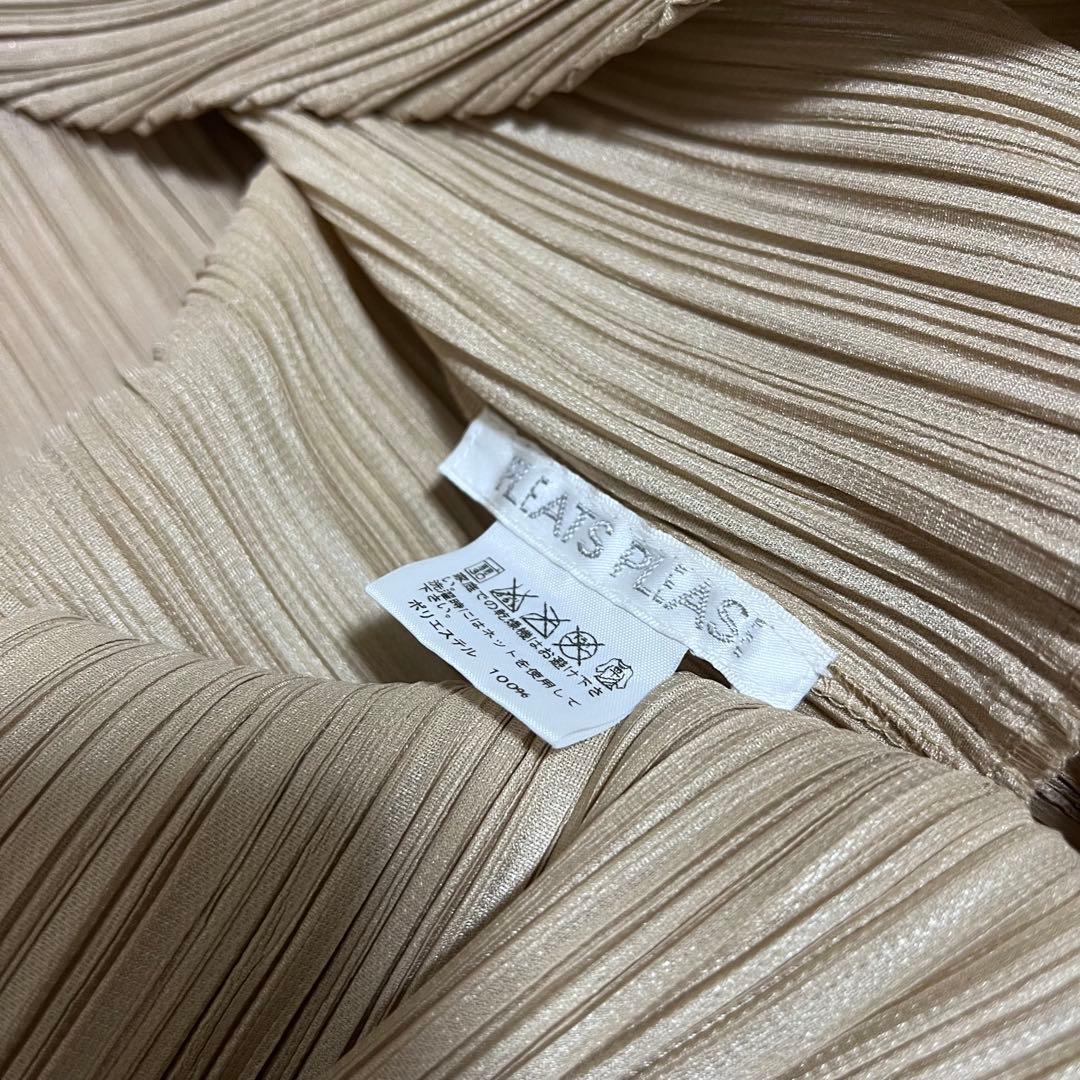 綾　　プリーツプリーズ　イッセイミヤケ　立体　ドレープ　カーディガン