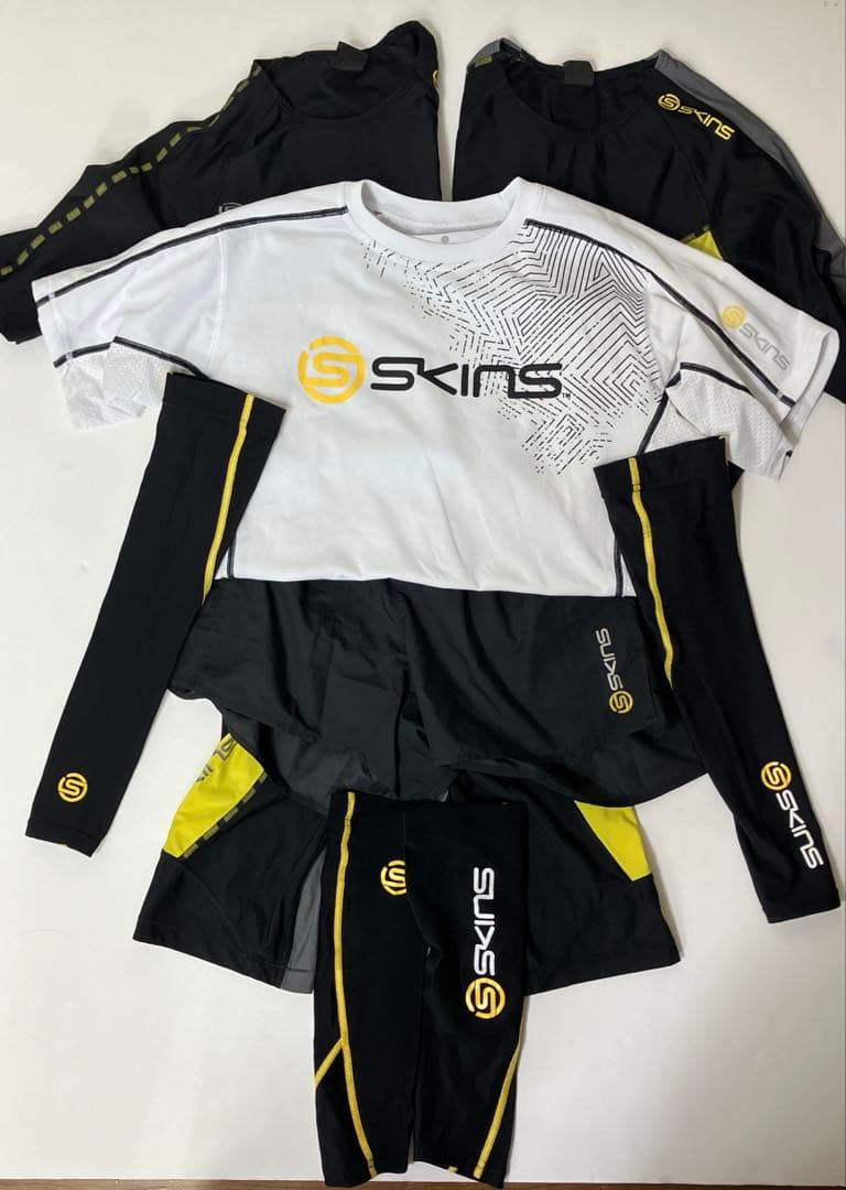 SKINS　7点　フルセット　デサント　スポーツウェア　スキンズ