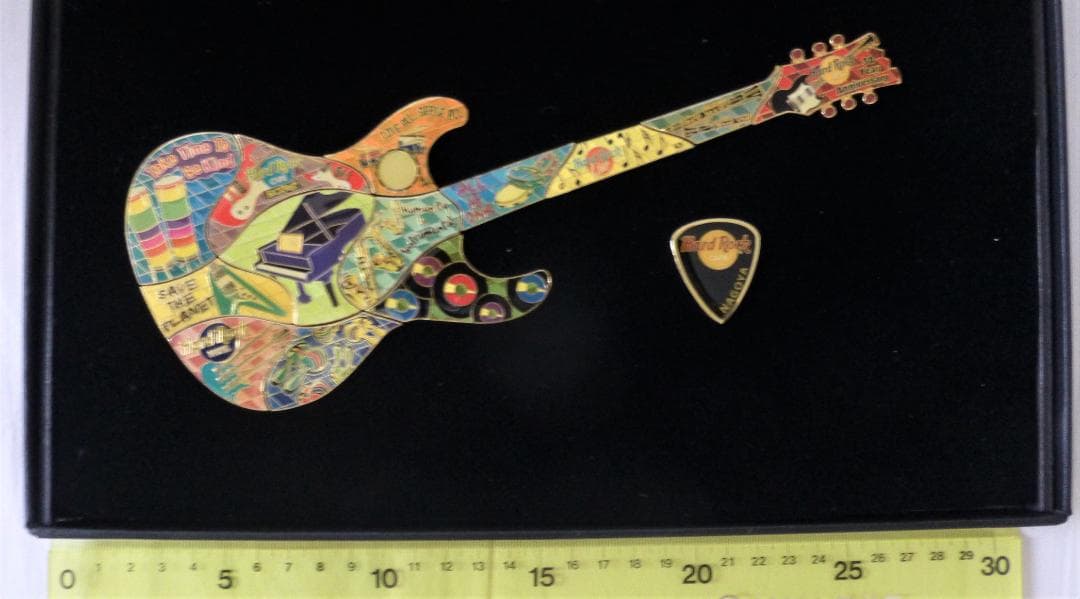 ハードロックカフェ　30周年記念　ギターパズルピン