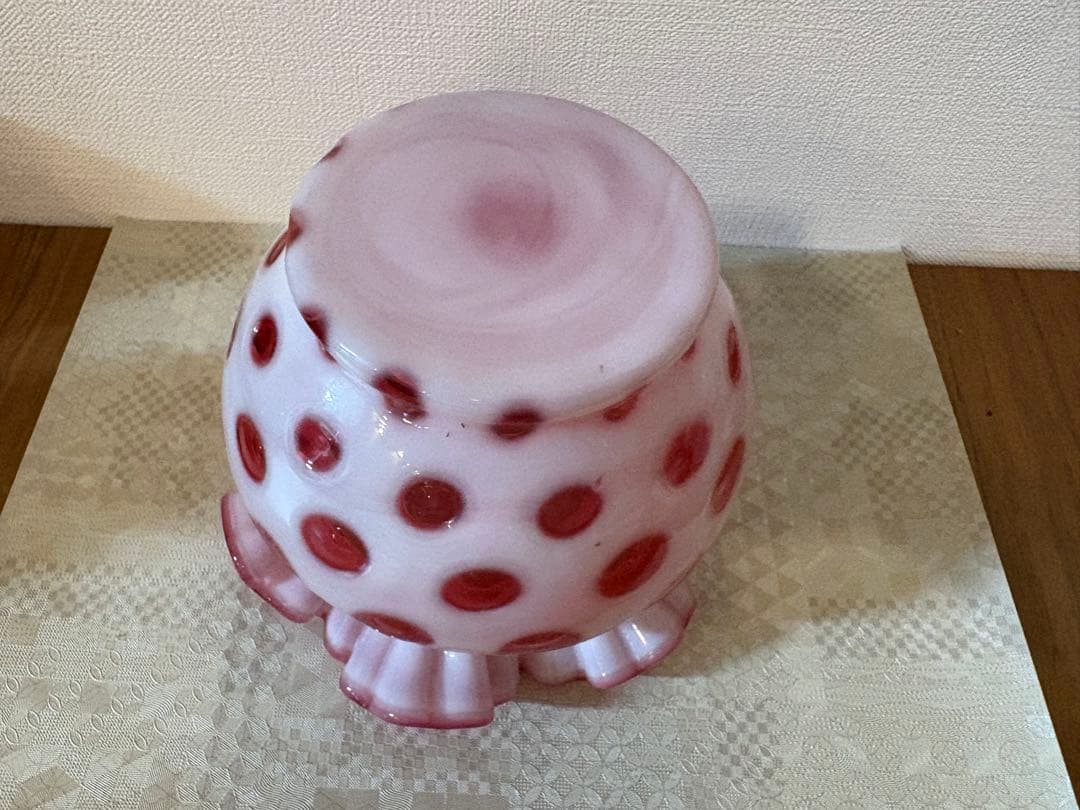 値下げしました！フェントン　ドット　クランベリーフリルガラス花瓶