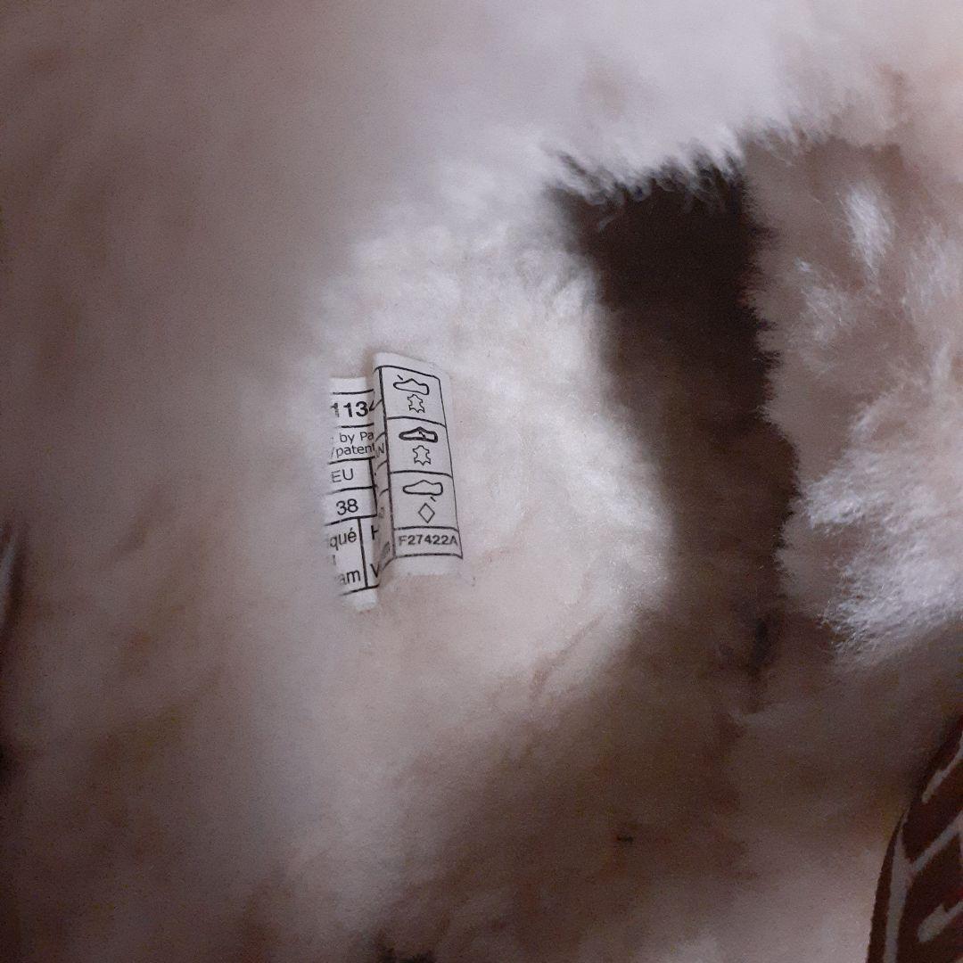 UGG ベージュムートンサンダル