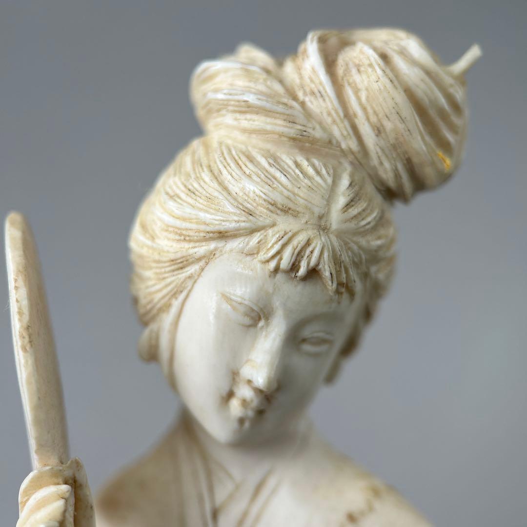 女性像 約27cm 木製台座付きB011