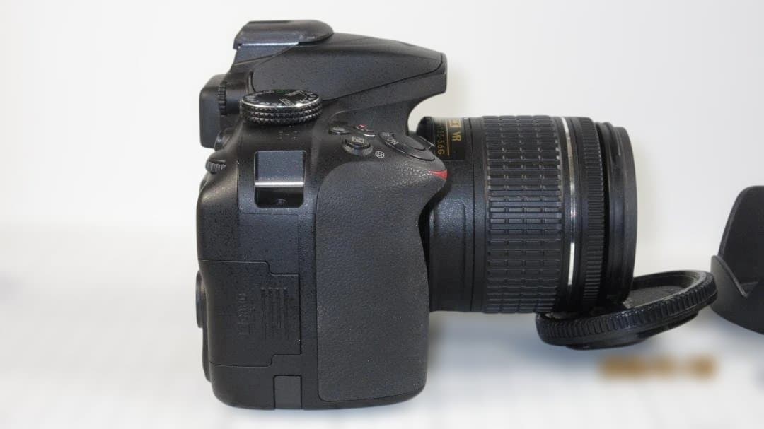 Nikon D3400 デジタル一眼レフカメラ 18-55mmレンズ付き極上品