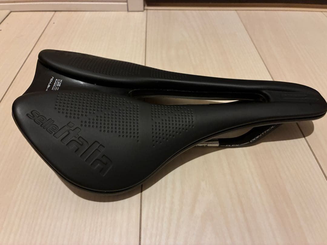 セライタリア NOVUS BOOST EVO S.F FEC Lブラック サドル